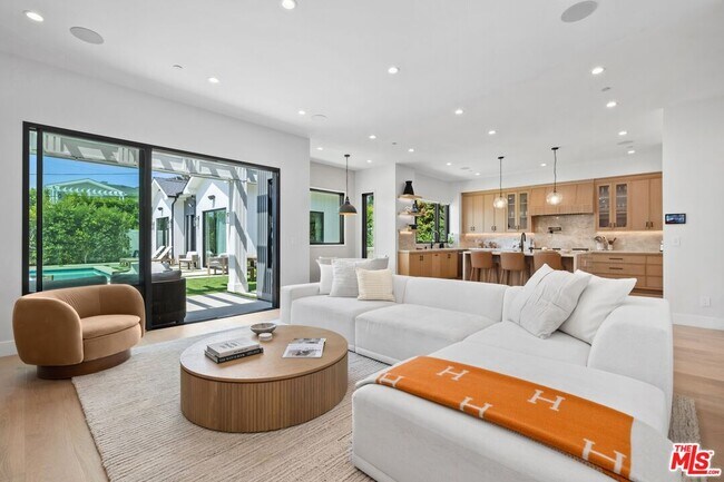 Photo - 971 S Bundy Dr