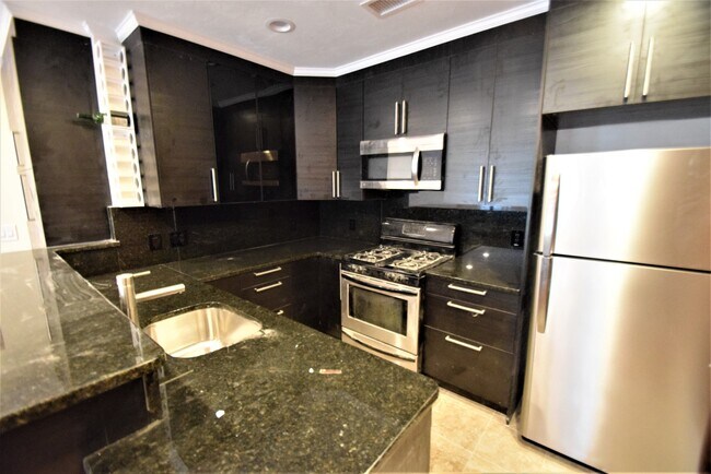 Photo - 1614 Beacon St