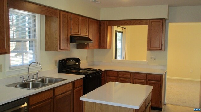 Photo - 1675 Ravens Pl
