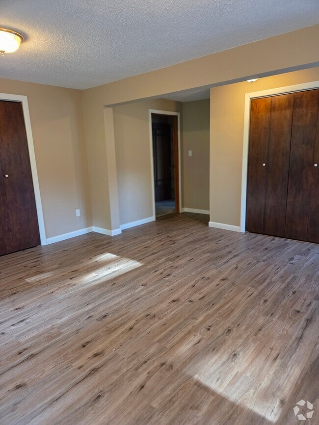 Building Photo - 34 Dwight St Unit 1 Rental
