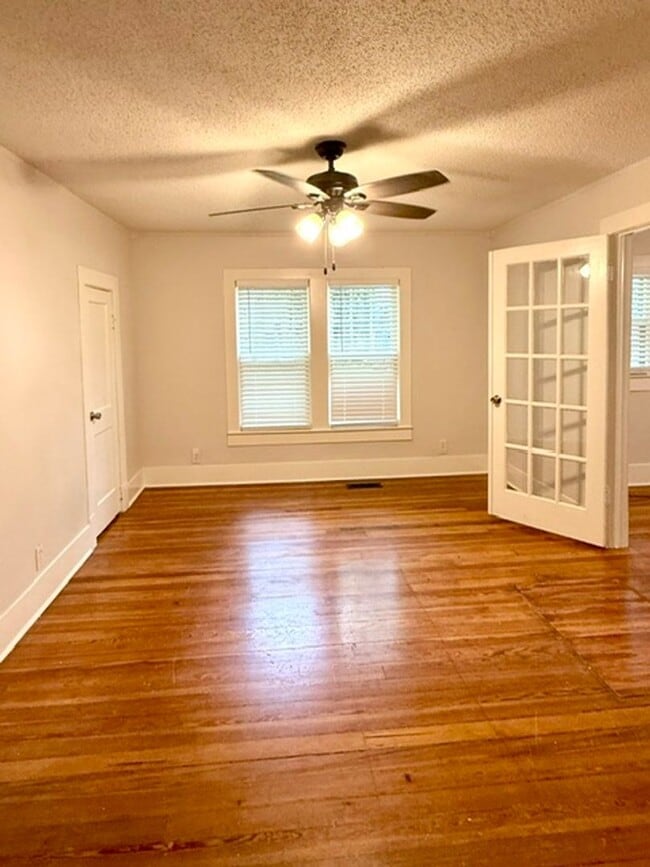Photo - 2415 Virginia Blvd NW