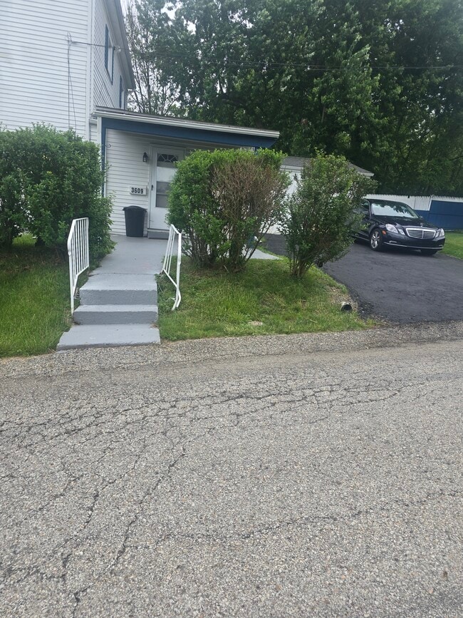 Photo - 3609 Chartiers Ave