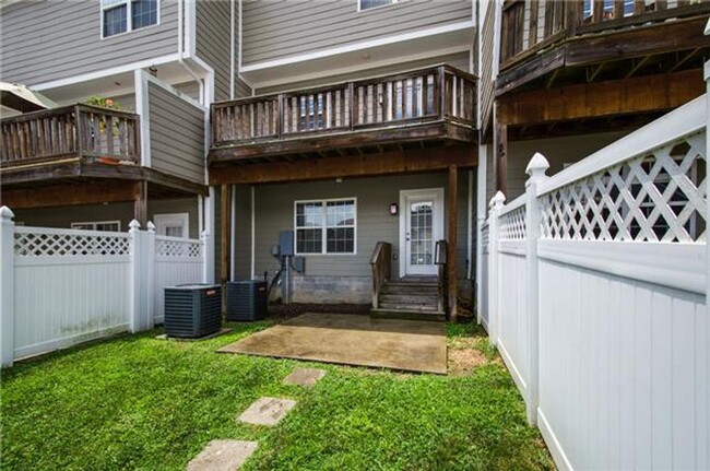 3-bed/3.5-bath in Lenox Village - 3-bed/3.5-bath in Lenox Village Townhome