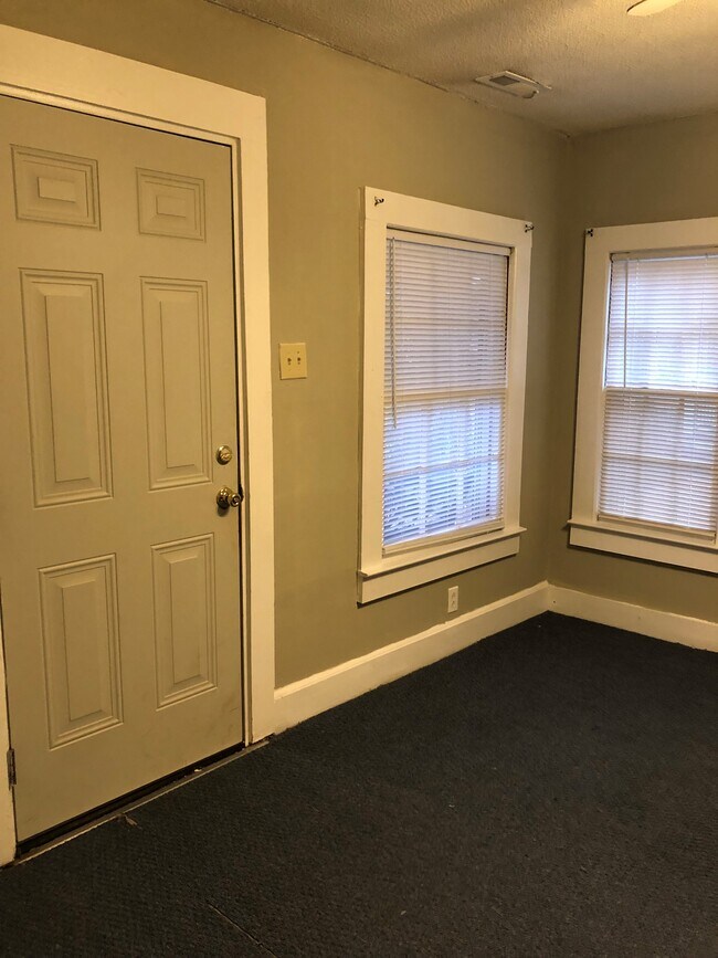 Photo - 716 Lucas St