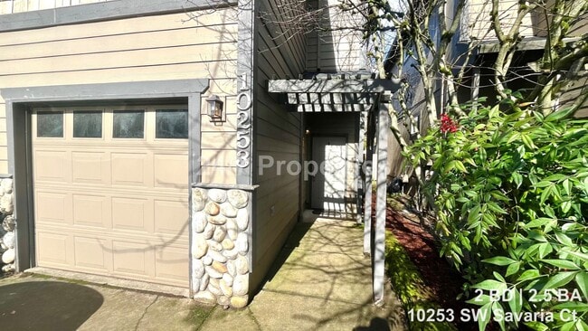 Photo - Spacious 2 BD | 2.5 BA Townhome w/ Vaulted Ceilings - Beaverton