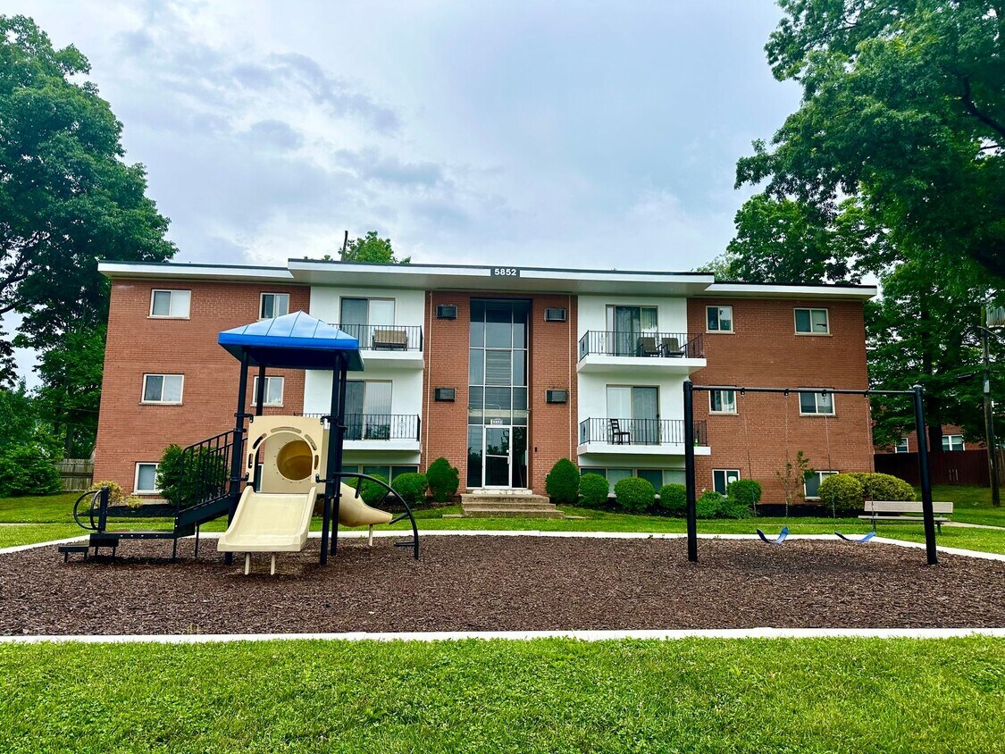 Spacious 2-Bedroom Apartments at Groesbeck... - Spacious 2-Bedroom Apartments at Groesbeck...