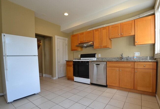 Building Photo - 4 Haskell St Unit 1