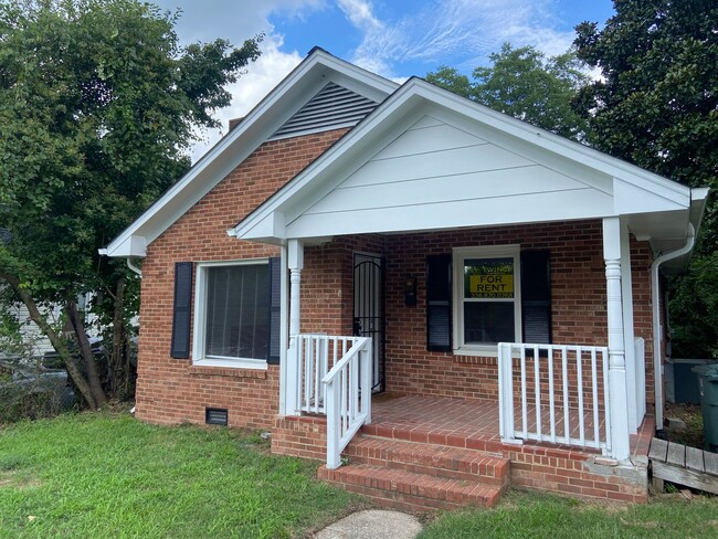 2 Bedroom, 1 Bathroom House in Greensboro! - 2 Bedroom, 1 Bathroom House in Greensboro!