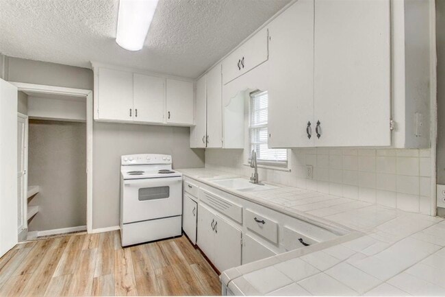 Photo - 1911 NW Smith Ave