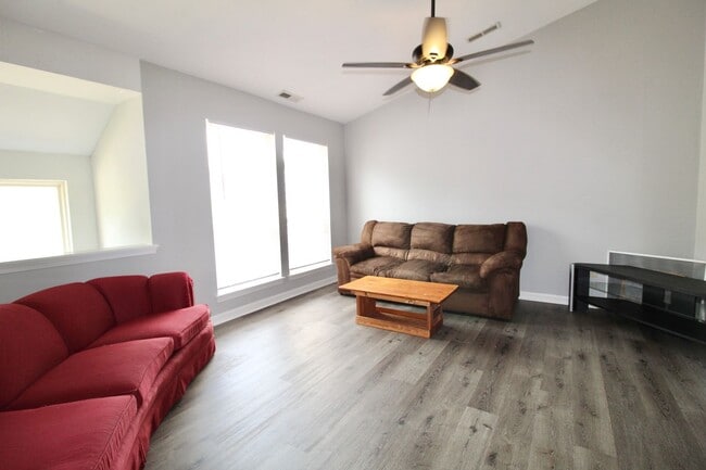 1462 Devon Ln