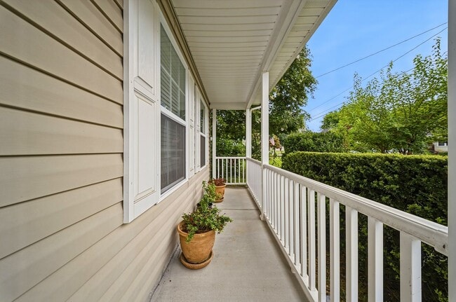 Photo - 722 Dune St