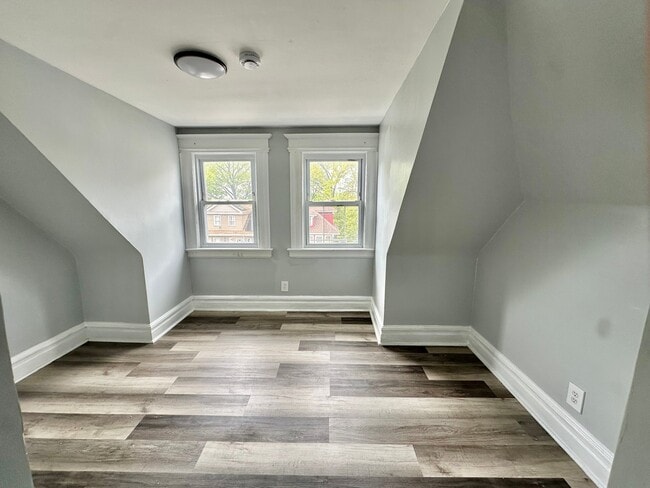 Photo - 1048 Grove St Unit 3