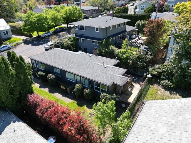 Photo - 13-15 SW Bancroft St Unit 15