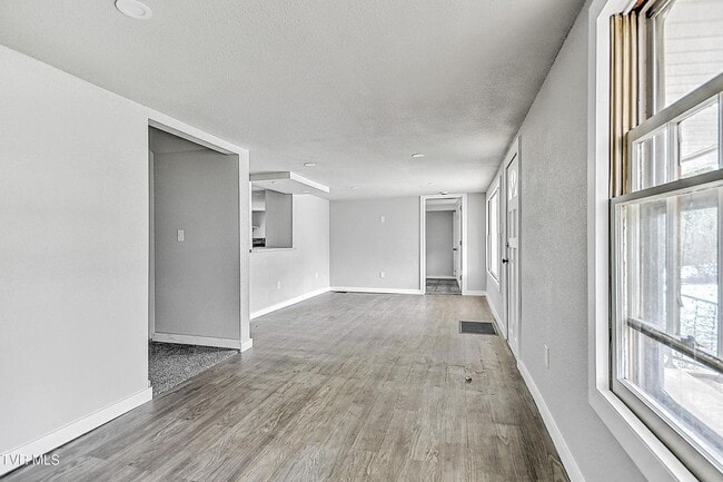 Photo - 1570 Granby Rd