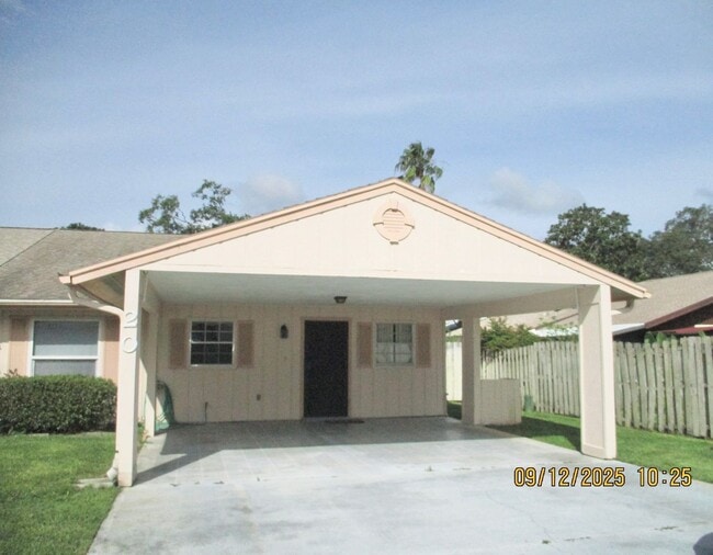 Building Photo - Spacious 2BR/2BA Townhouse – 1,550 Sq. Ft....