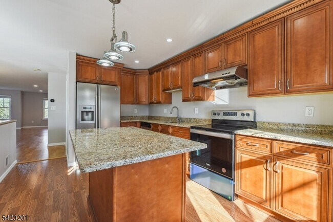 Photo - 155 Northfield Rd