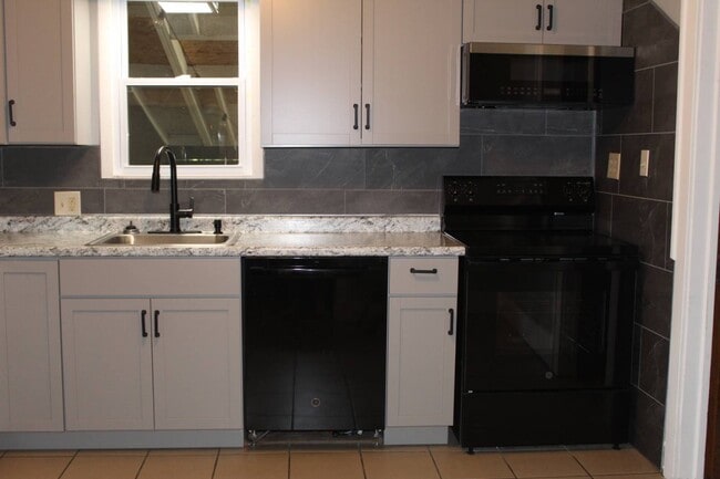 Photo - 439 7th St