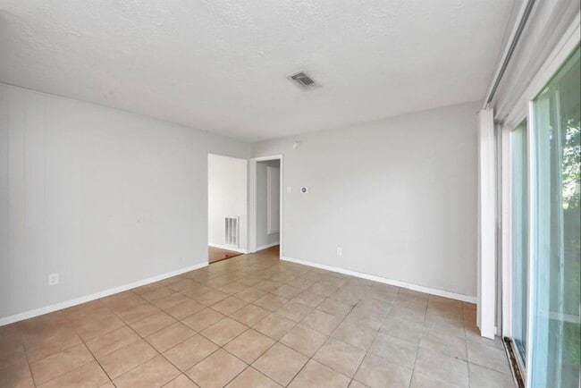 Photo - 12610 Chiswick Rd