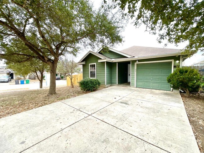 Photo - Charming 3-Bedroom Cul-de-Sac Home with Fenced Yard & Garage!