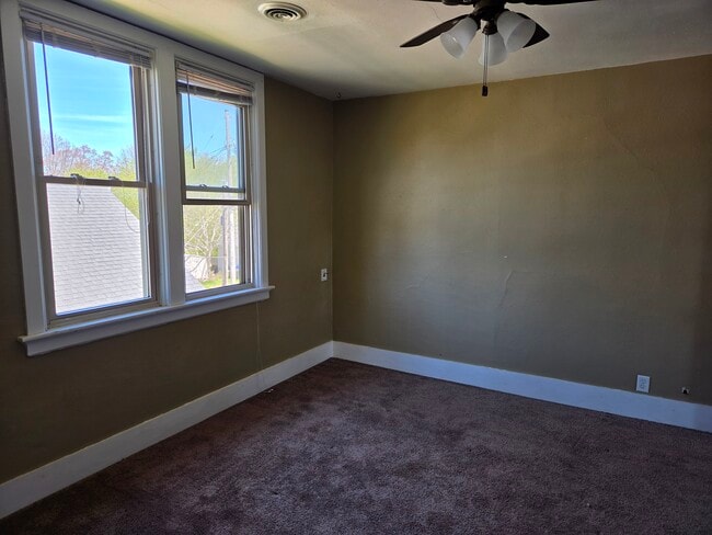 Bedroom 1 2of2 - 523 S 15th St Unit A