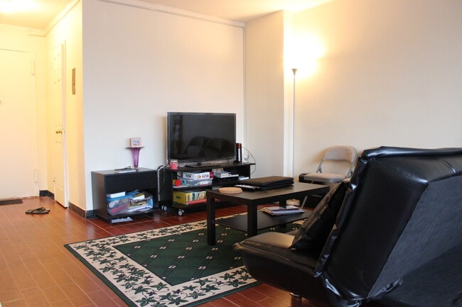 Large studio living room - 201 Saint Pauls Ave Unit 1W