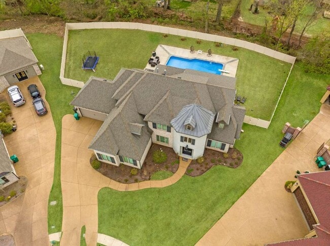 Building Photo - Winslow Cove Furnished Executive Estate with Pool