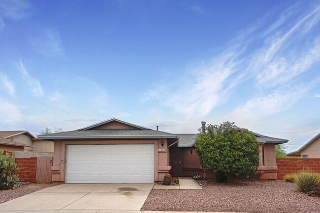 Building Photo - Stylish & Bright 3-Bed Oasis with Desert B... Rental
