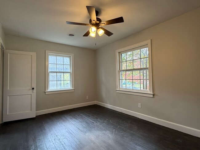 Photo - 2440 Woodbine Ave