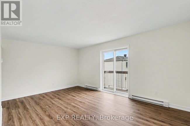 Photo - 875 Laurier St