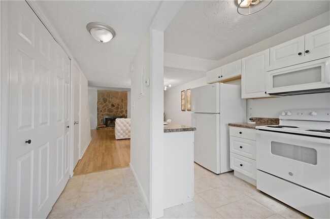 Photo - 1677 Wynndowne Trail