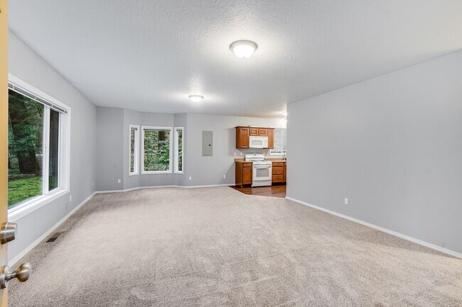 Photo - Beautiful 3 Bed, 2 Bath Rental Home on the Sandy River!