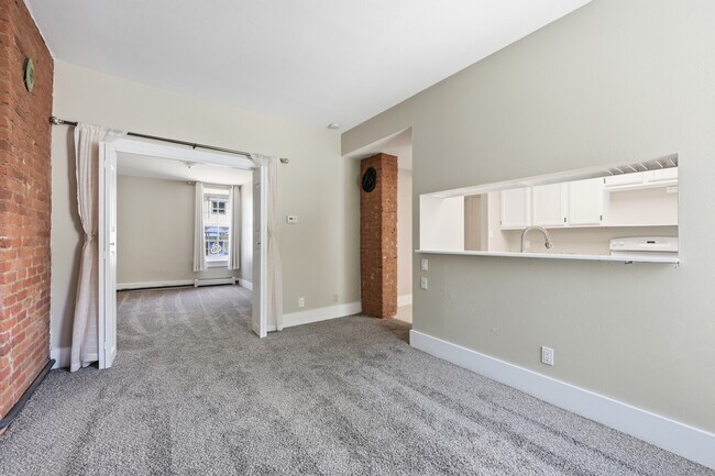 Photo - 401 Rose St