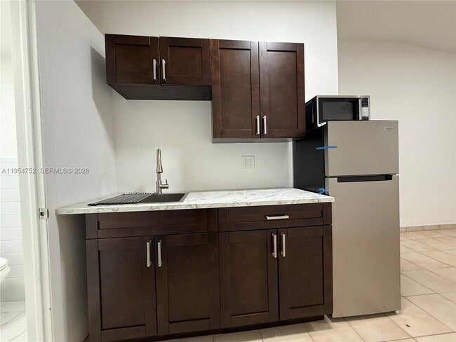 Photo - 435 NW 44th Ave Unit E