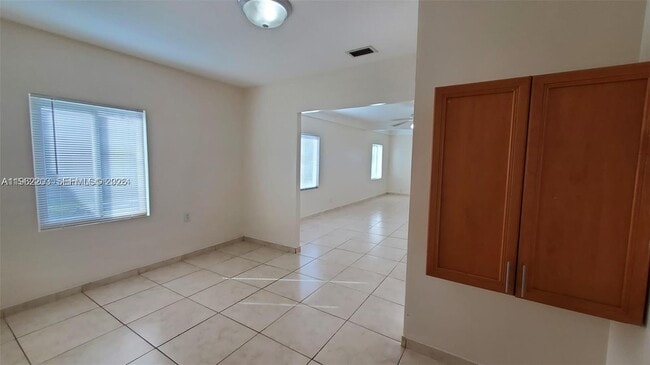 Photo - 2124 Scott St