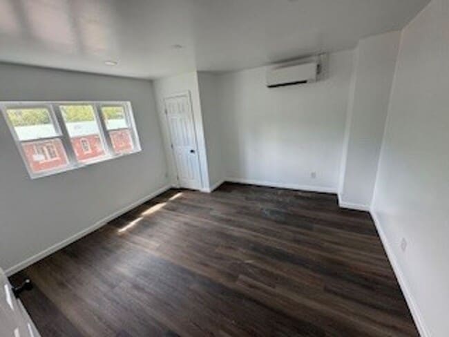 Photo - 140 E Market St Unit APT 1
