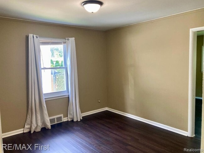 Photo - 402 Kensington Ave