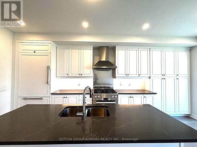 Photo - 16 Donnacona Dr
