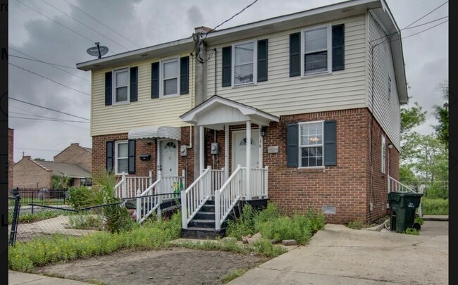 View of house/ left side only - 36 Drake St Rental