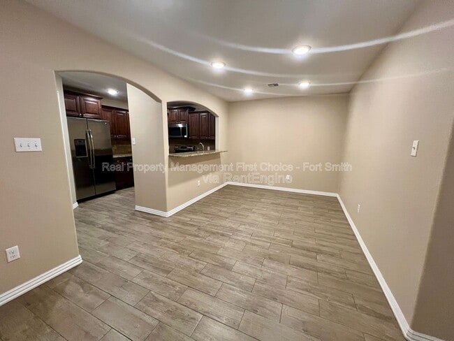 Photo - 6617 Leightyn Ln