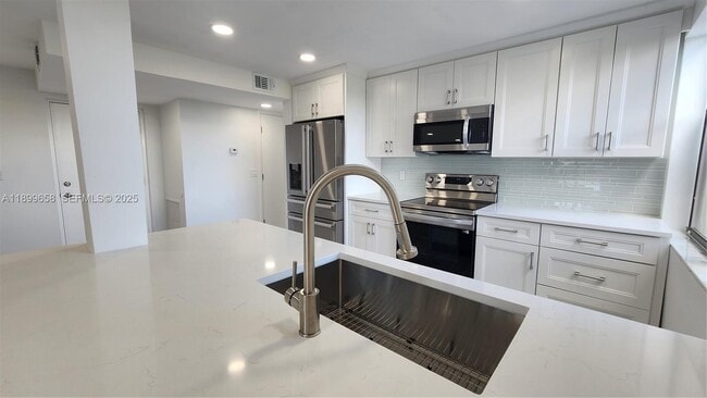 Building Photo - 750 Egret Cir Unit 6401