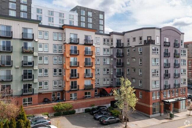 Building Photo - 108 5th Ave S Unit 417