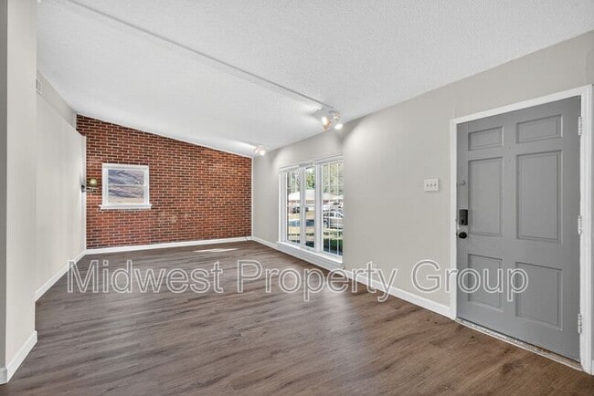 Photo - 7348 Lynn Ave