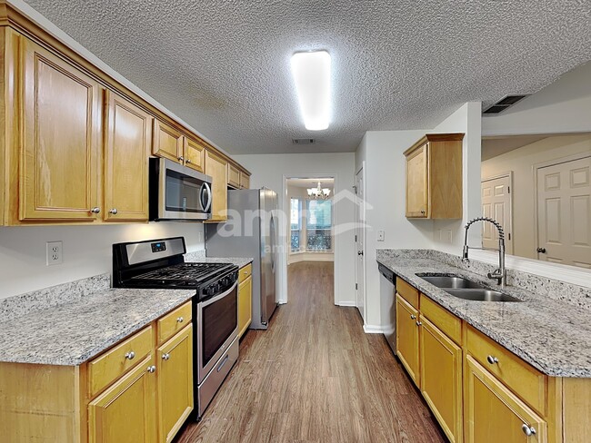 Photo - 582 Lullingstone Dr SE