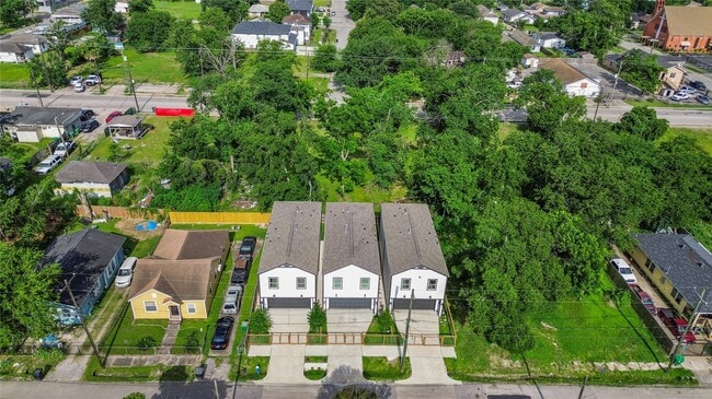Photo - 2015 Brackenridge St