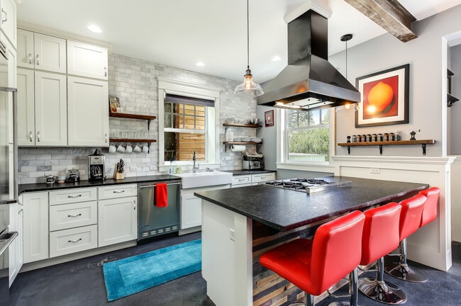 Building Photo - 337 NE 54th St Unit B