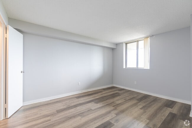 1BR, 1BA - 670SF - Bedroom - Forest Park Circle Ltd.