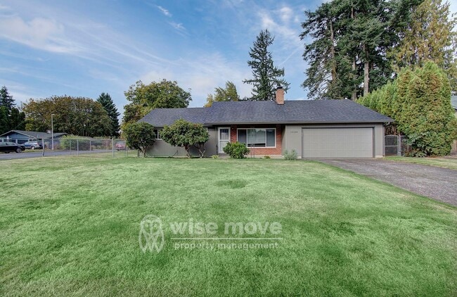Photo - Lake Shore 3 Bedroom- Single Level!
