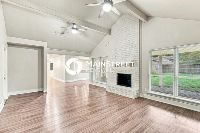Photo - 4 Bedroom Pet-Friendly Home in Houston, TX with Main Street Renewal