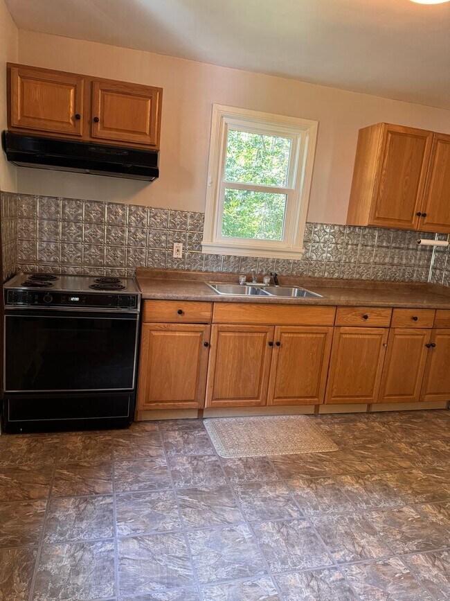 Photo - 3 Bedroom || 1 Bathroom Single Family Home