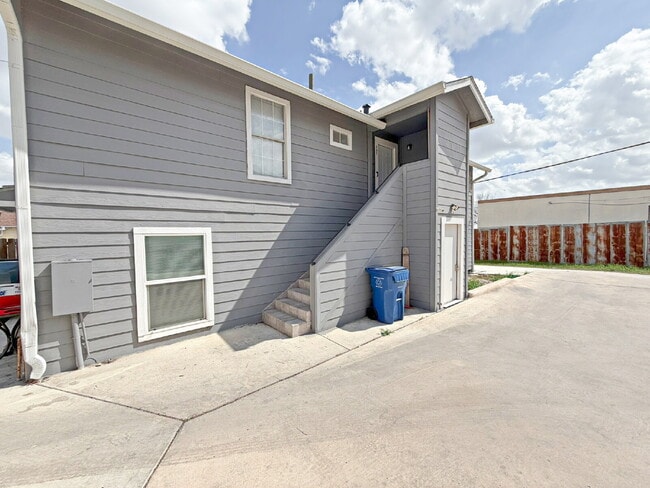 Building Photo - 232 Cornell Ave Unit 202 - Bldg 2 - Floor 2